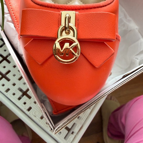 Micheal Kors Honey Ballet Poppy - Picture 5 of 9